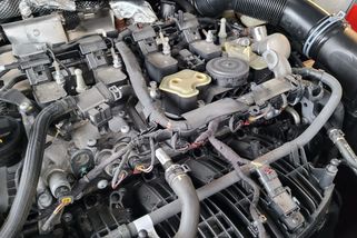 Myslíte si, že motor šetříte, ale ve skutečnosti ho trápíte. Mechanici boří mýtus o 3 500 otáčkách